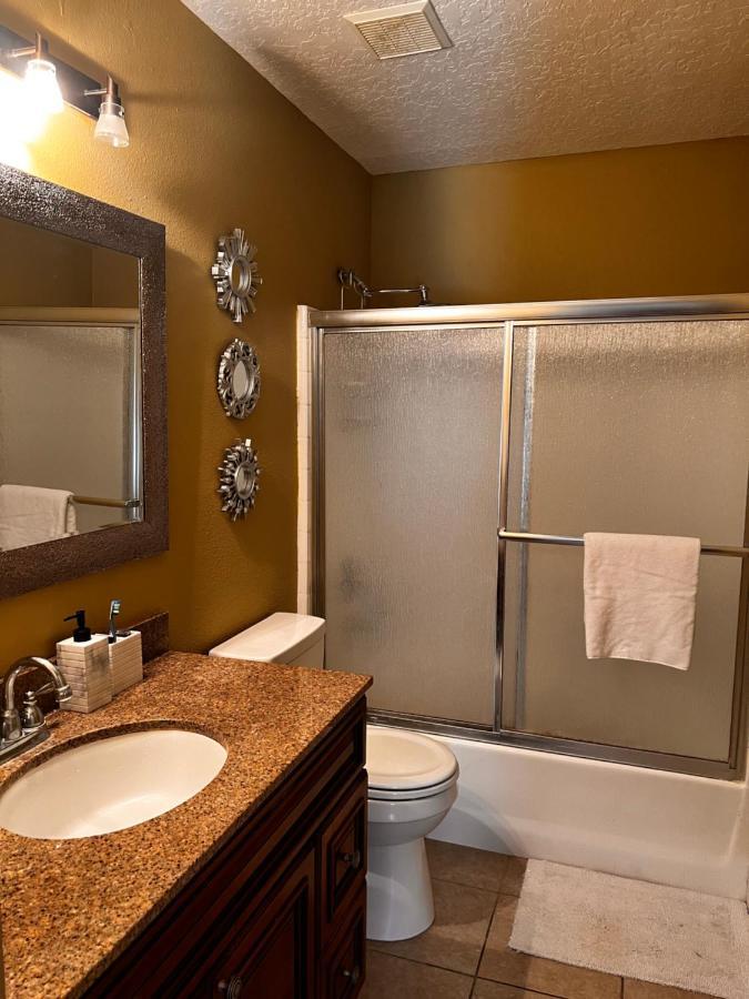 Modern Room With Shared Bathroom Alafaya Екстер'єр фото