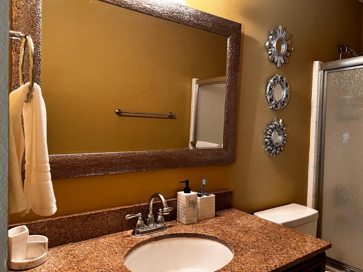 Modern Room With Shared Bathroom Alafaya Екстер'єр фото