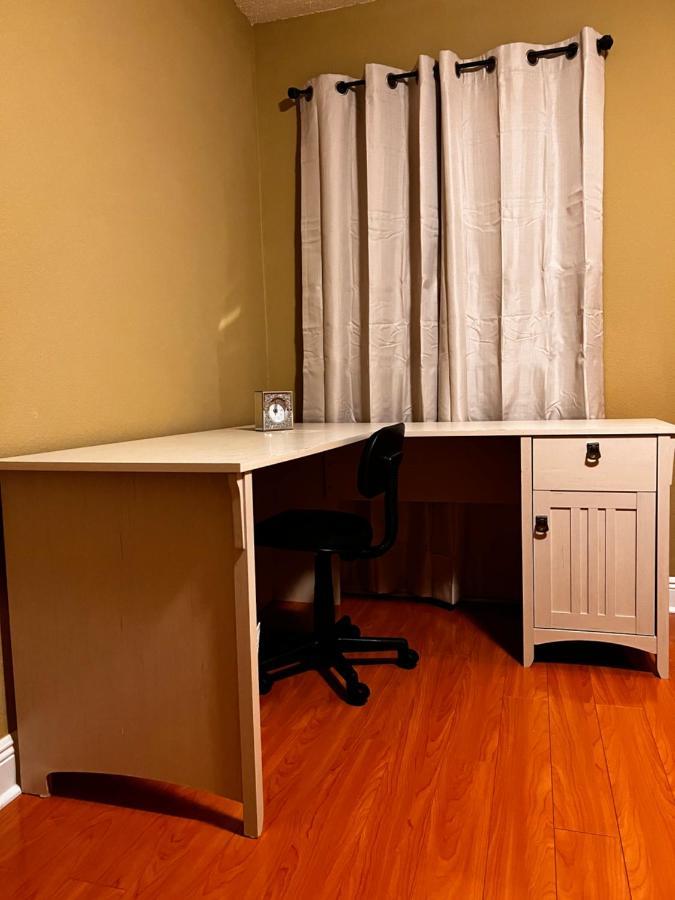 Modern Room With Shared Bathroom Alafaya Екстер'єр фото